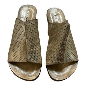 Pierre Dumas metallic gold wedges 6 1/2